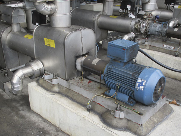 Centrifugal pumps during the final stage of the recycling process must handle oil temperatures between 200 and 330 C.